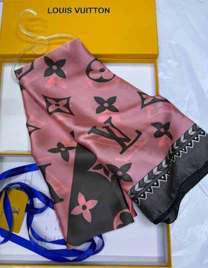 LV - Gucci
Silk scarf 
40 dhs✅
55 dhs✅ 

with box🎁🎁🎁

Zain93
♥️♥️♥️