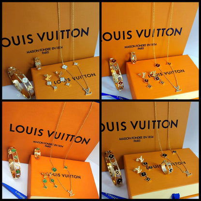 Stainless steel SET 💯*
Necklace ❤️‍🩹
Earring 🍁
Breslat ❣️
Ring free size 
With normal boxes 📦 
And paper bag 🛍️
45 dhs🇦🇪

Zain216
♥️♥️♥️