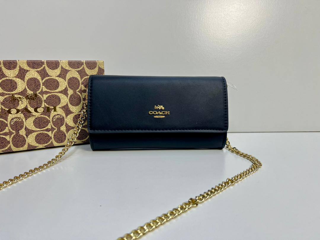 Coach - CH - DKNY
85 dhs❣️
with box
🎁🎁🎁

size 19×5×11cm

Zain41
♥️♥️♥️