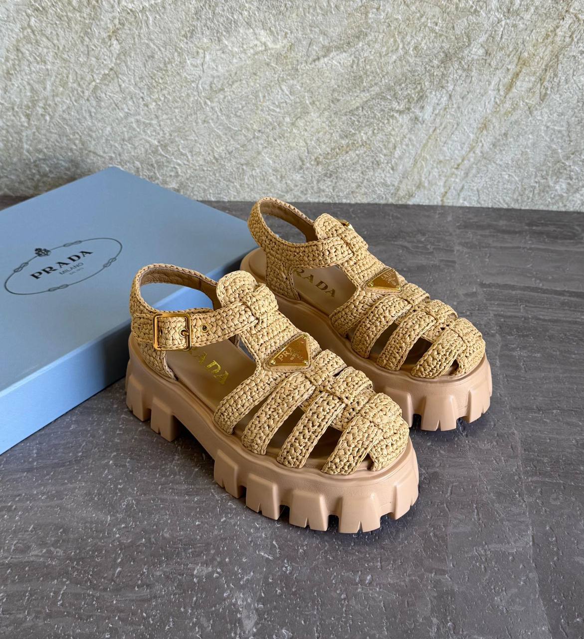 PRADA 
SuperMaster Quality 💯
550 dhs✅
Size: 36-41💥

Zain171
♥️♥️♥️