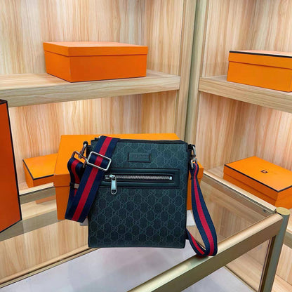 Gucci

24*20*6  cm

95 dhs 🇦🇪🇦🇪🇦🇪

Zain17
♥️♥️♥️