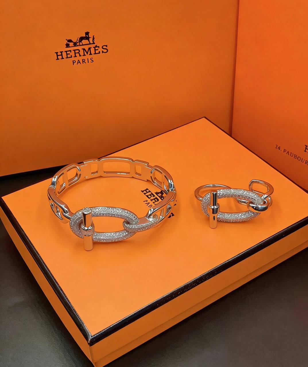 RING WITH BANGLE
WITH BOX AND PAPER BAG🛍️🎁
105 DHS🌺
MASTER QUALITY✨💫
Hermes

Zain89
♥️♥️♥️