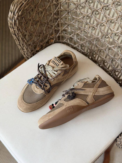 🩶✨ MIU MIU ✨🩶
🤩 Available New Arrival 🤩
😍😍 Super Master Quality 😍😍
👠 Size: 36 to 41
💎 Premium Quality
450 dhs✅

Zain198
♥️♥️♥️