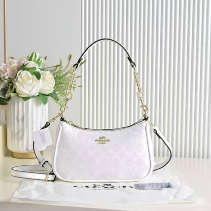 Coach
80 dhs✅
size 24×7×14cm

Zain42
♥️♥️♥️