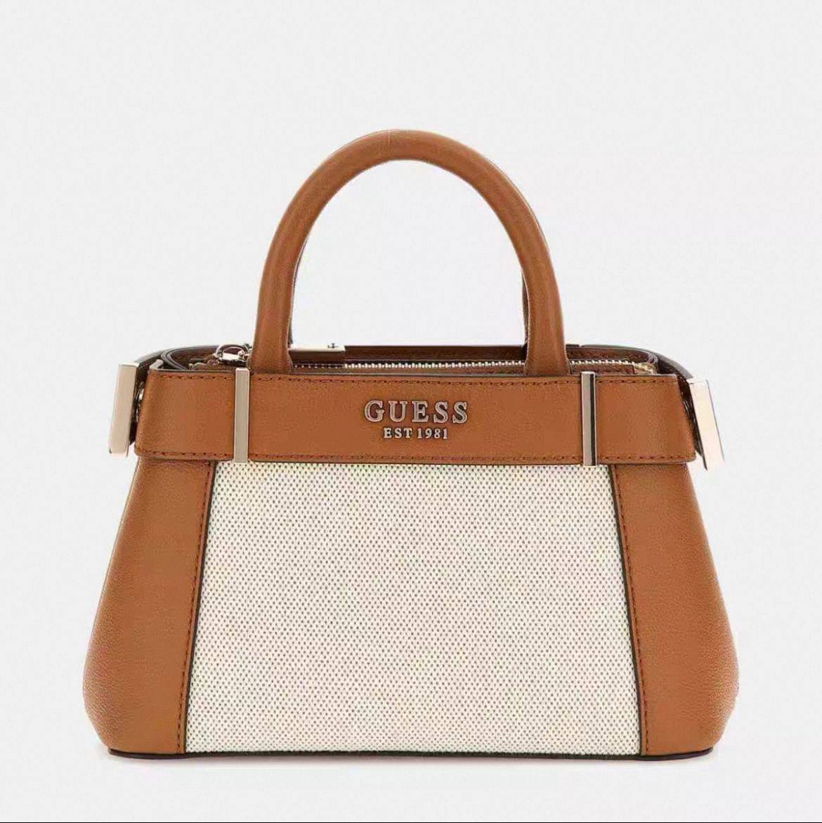 Guess
105 dhs🇦🇪🇦🇪
High-quality with box

Zain35
♥️♥️♥️