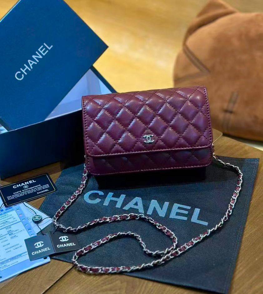 CHANEL

 NEW CAME 

GOOD QUALITY 

WITH BOX 

90 DHS🇦🇪🇦🇪🇦🇪

Zain295
♥️♥️♥️