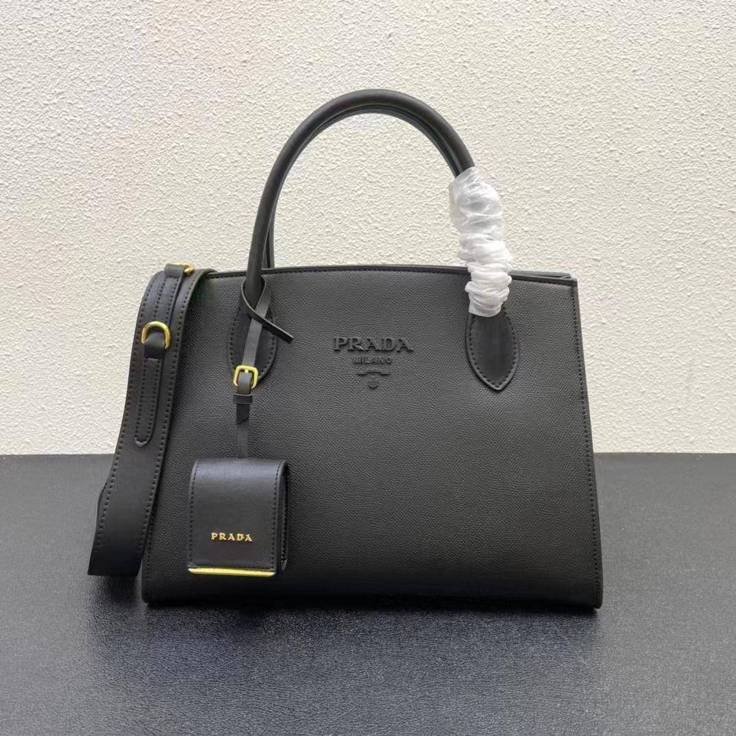 PRADA GOOD QUALITY 
110 dhs🇦🇪🇦🇪

Zain295
♥️♥️♥️