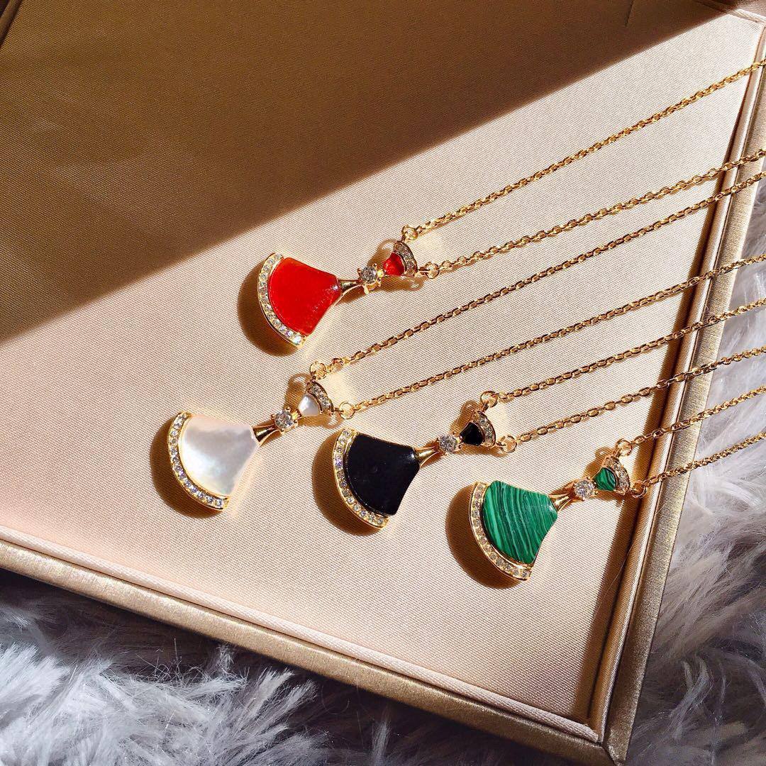 BVLGARI ❤️‍🔥*
Necklace 🦋
Earring🌸
Master quality 💯
With normal boxes 🗃️ 
95 dhs🪙🌨️
With master box 🗃️ 
140 dhs🪙🌨️

Zain216
♥️♥️♥️