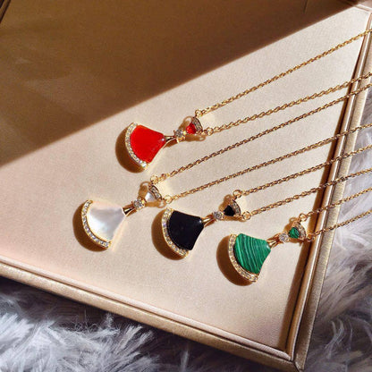 BVLGARI ❤️‍🔥*
Necklace 🦋
Earring🌸
Master quality 💯
With normal boxes 🗃️ 
95 dhs🪙🌨️
With master box 🗃️ 
140 dhs🪙🌨️

Zain216
♥️♥️♥️