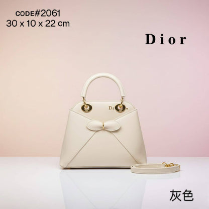 CHRISTIAN DIOR
ᴄɪɢᴀʟᴇ sɪɢɴᴀᴛᴜʀᴇ ʙᴏᴡ
ᴡɪᴛʜ ʟᴏɴɢ ʙᴇʟᴛ sᴛʀᴀᴘ
ɢᴏʟᴅ ʜᴀʀᴅᴡᴀʀᴇ
sɪᴢᴇ : 30 cm

75 dhs💓

Zain31
♥️♥️♥️