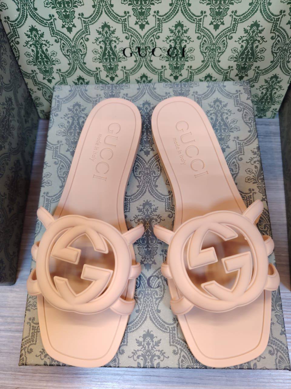 Gucci Shoes , New Arrived 
Size 36 To 41
70 dhs🪙🌨️

Zain120
♥️♥️♥️