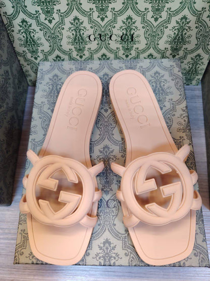 Gucci Shoes , New Arrived 
Size 36 To 41
70 dhs🪙🌨️

Zain120
♥️♥️♥️