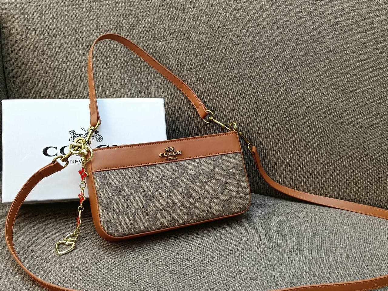 LV - Coach
75 dhs✅
with box🎁

Zain26
♥️♥️♥️