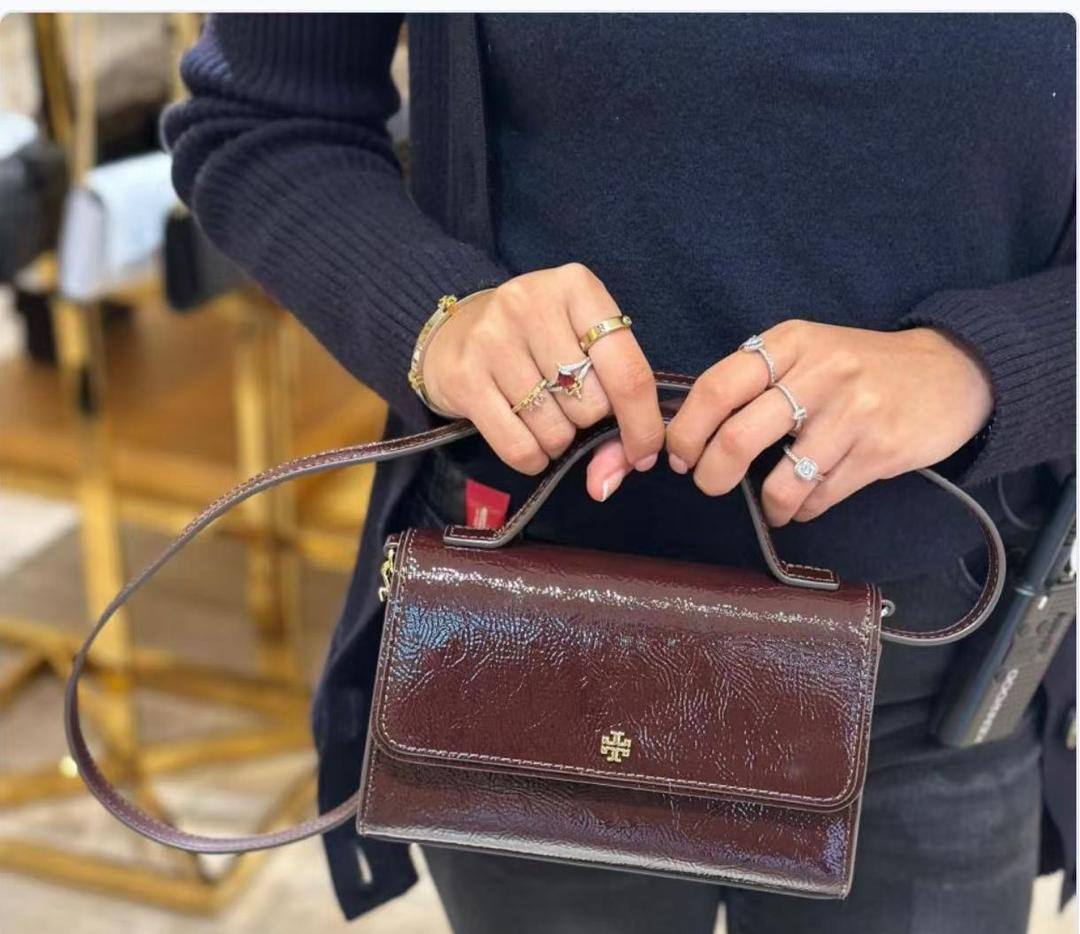 Tory Burch
95 dhs🇦🇪🇦🇪
with box 20cm

Zain26
♥️♥️♥️