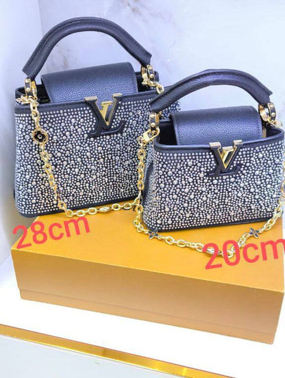 LV

Good Quality 

With Box 
🎁🎁🎁
Big 115 dhs🪙🖤

With Box 
🎁🎁🎁
Small 110 dhs🪙🖤

Zain250
♥️♥️♥️