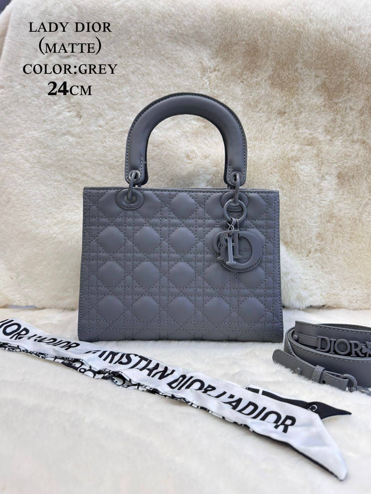Dior
ᴡɪᴛʜʙᴏx
ᴄᴀɴᴠᴀs ɪɴsɪᴅᴇ
sɪᴢᴇ:24ᴄᴍ
120 dhs✅

Zain56
♥️♥️♥️