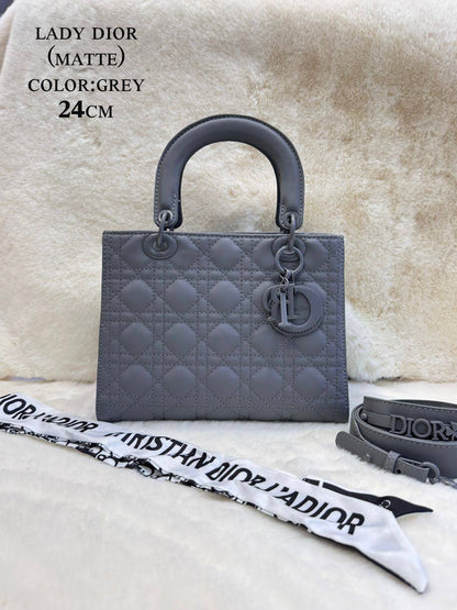 Dior
ᴡɪᴛʜʙᴏx
ᴄᴀɴᴠᴀs ɪɴsɪᴅᴇ
sɪᴢᴇ:24ᴄᴍ
120 dhs✅

Zain56
♥️♥️♥️