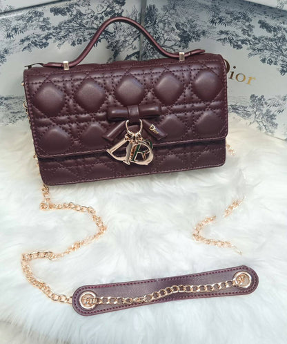 Dior

New arrival 
22cm
120 dhs🇦🇪🇦🇪

with box

Zain118
♥️♥️♥️