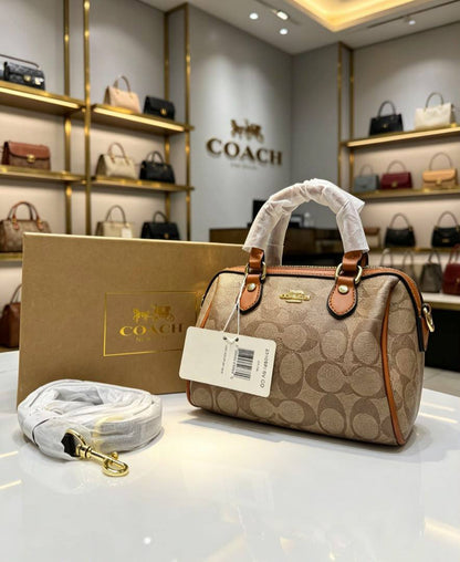 Coach
90 dhs✅
with box 
Size:18*12*9

Zain07
♥️♥️♥️