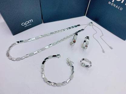 SET APM
MASTER💥💫✨
280 DHS🇦🇪🇦🇪
NECKLACE BRACELET EARRINGS RING
WITH GOOD BOX AND PAPER BAG🛍️🎁

Zain89
♥️♥️♥️