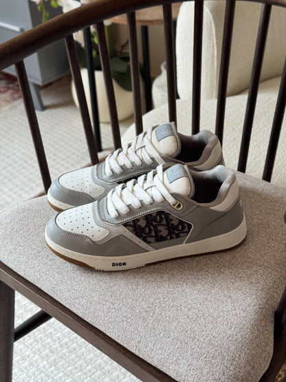 DIOR 
AAA quality
size:40 to 46 

500 dhs🇦🇪🇦🇪

Zain185
♥️♥️♥️