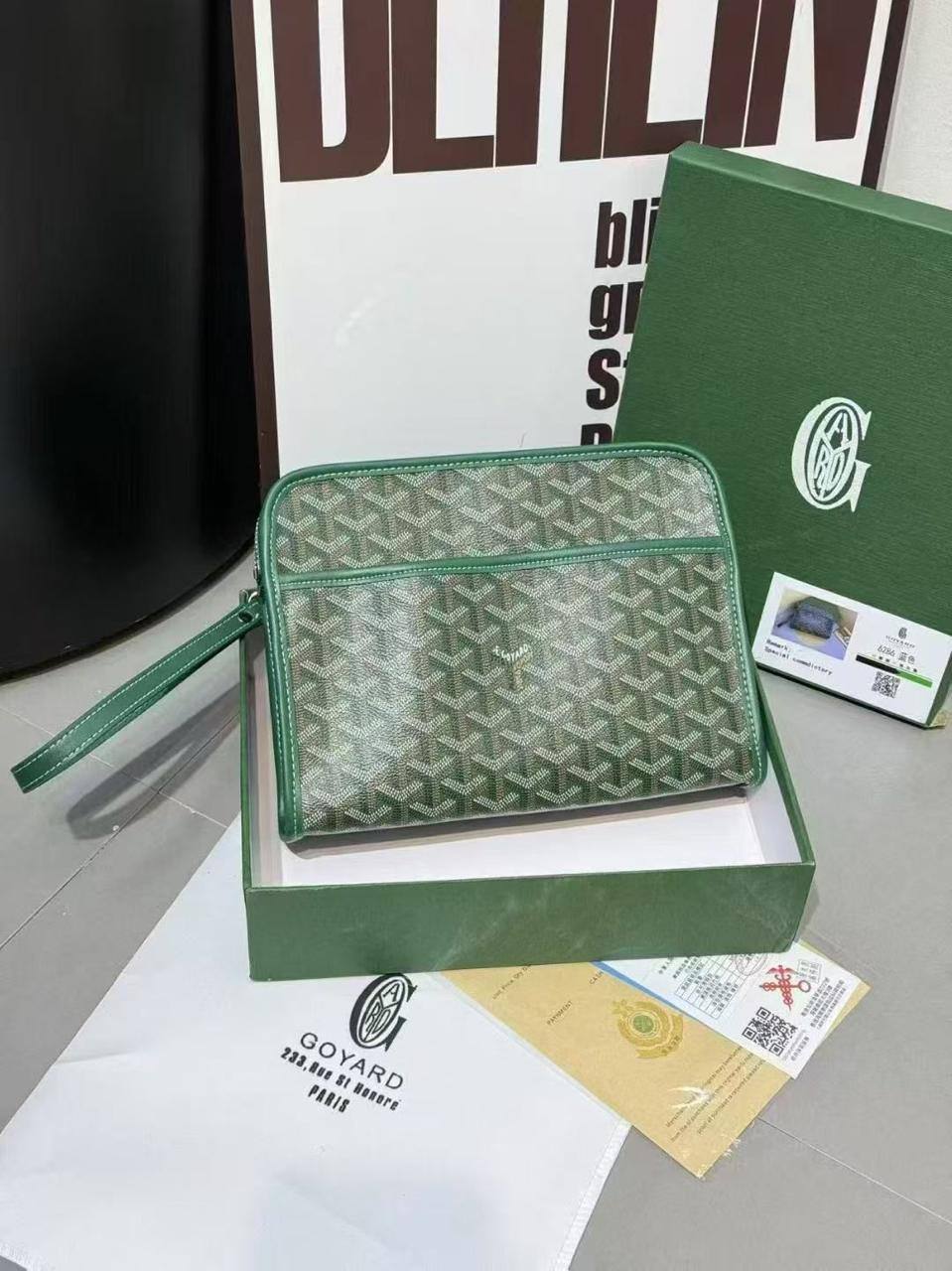 🌈 Goyard Clutch
1️⃣ First quality +🎁
Size : 25 * 21 cm
80 dhs❤️
with box 🎁

Zain115
♥️♥️♥️