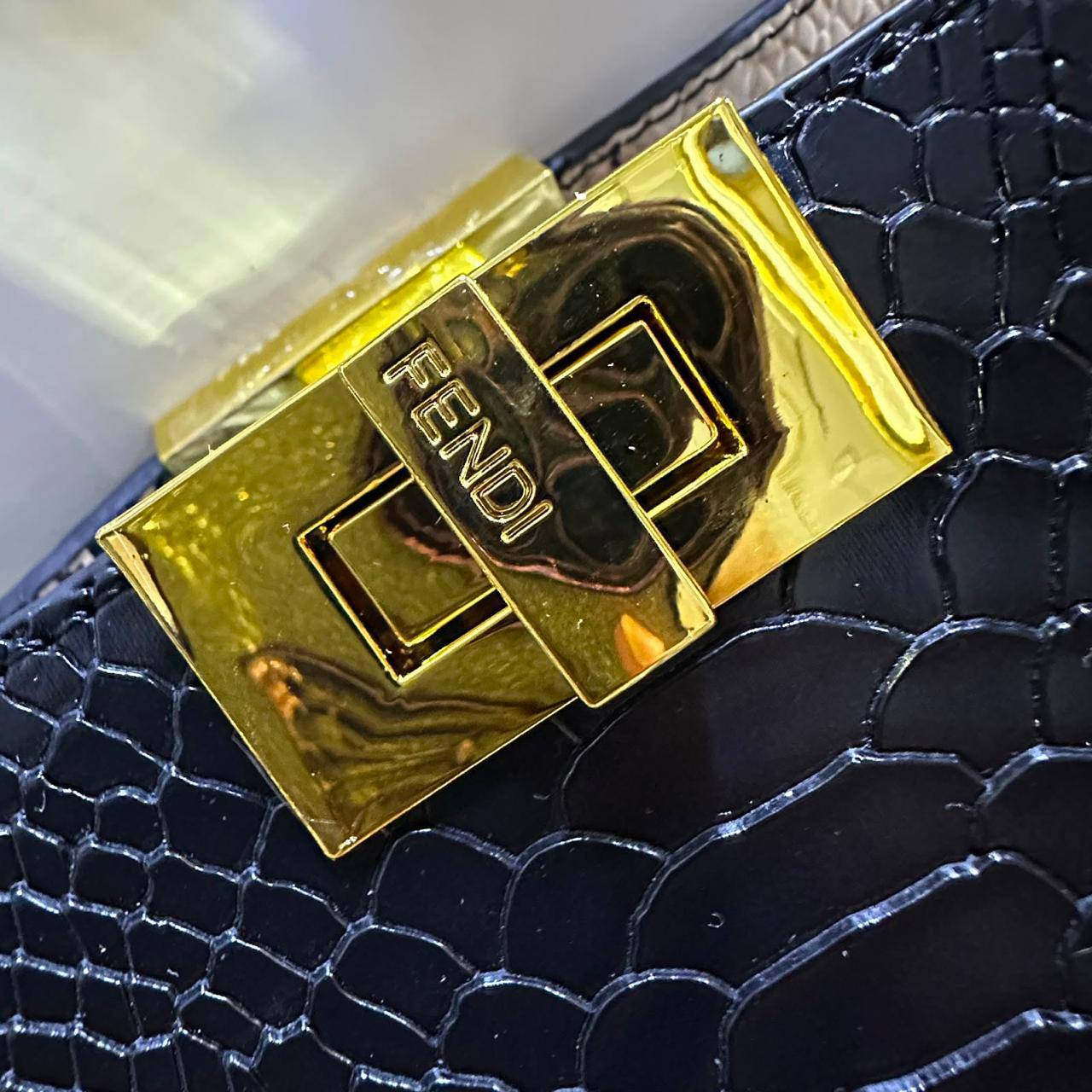 FENDI 
COPY ONE 
190 dhs🇦🇪🇦🇪

Zain295
♥️♥️♥️