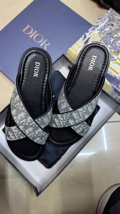 Dior
110 dhs✅
Size 40-46

Zain30
♥️♥️♥️