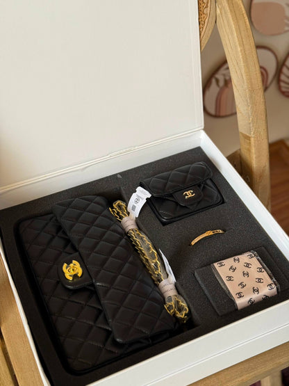 New Collection✨✨✨
CHANEL
25cm
450 dhs✅
*FULL SET(GIFT BOX)😍😍*
*MASTER QUALITY*
With box

Zain167
♥️♥️♥️