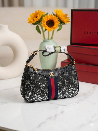 GUCCI 
PREMIUM QUALITY 💯
170 dhs✅
WITH BOX 📦

Zain28
♥️♥️♥️