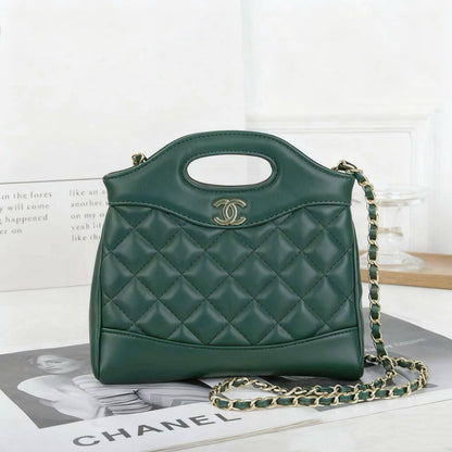 CHANEL 

 GOOD QUALITY 

WITH BOX 
🎁🎁🎁

90 dhs✅

Zain39
♥️♥️♥️