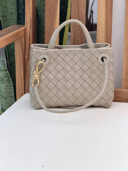 BOTTEGA VENETA💫
VIP Quality ⚡️
Original Packing 🎁
Size 20CM📏
For Price 👇 WhatsApp✅
0568585901 
0507557372
0552275751 Owner Zain 👌

Zain321
♥️♥️♥️