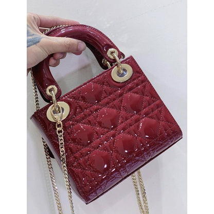 DIOR
Best quality 

with box
110 dhs💓
size 17CM

Zain290
♥️♥️♥️