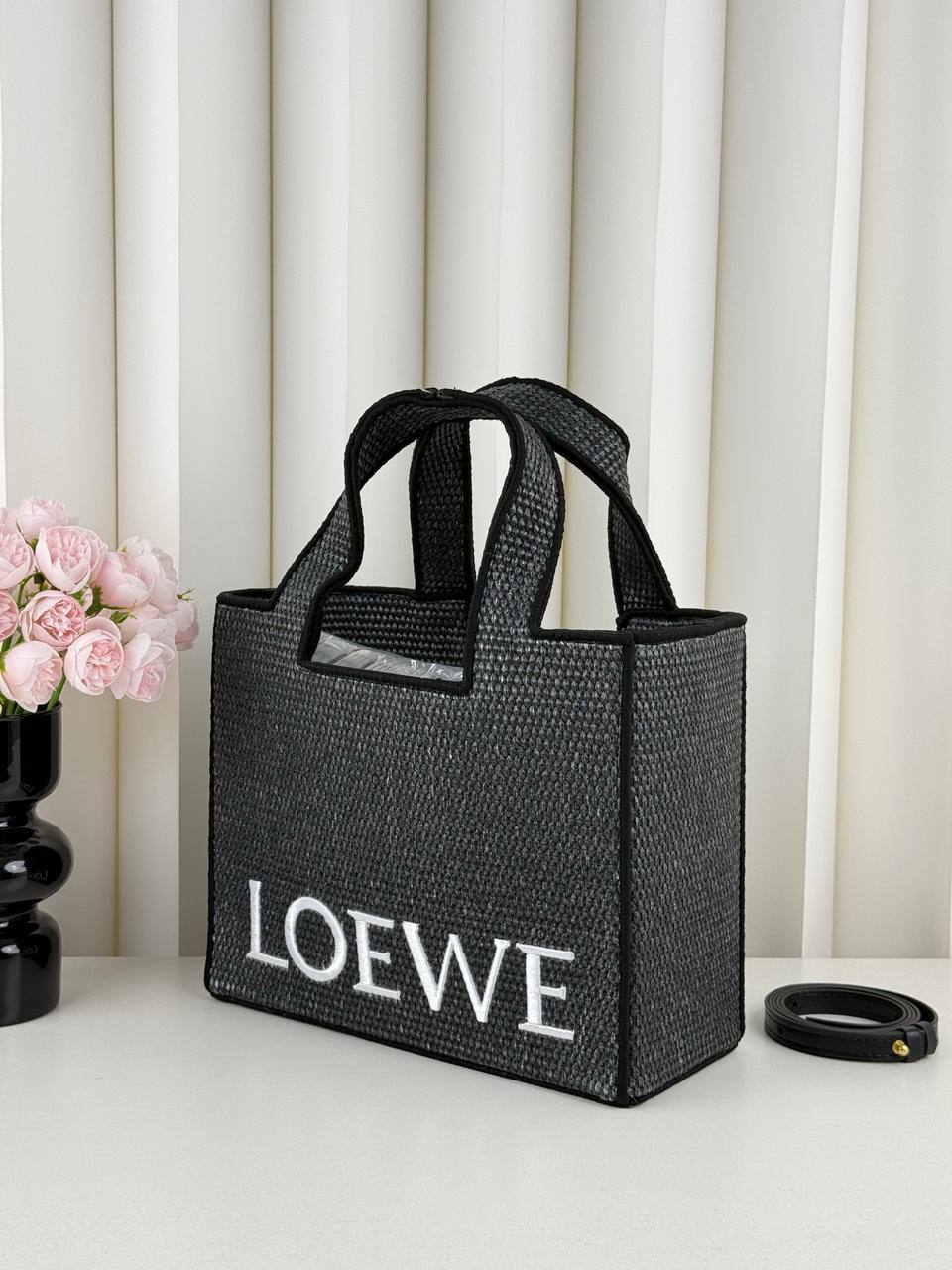Loewe
Master🌺🌺
240 dhs💓

Zain141
♥️♥️♥️