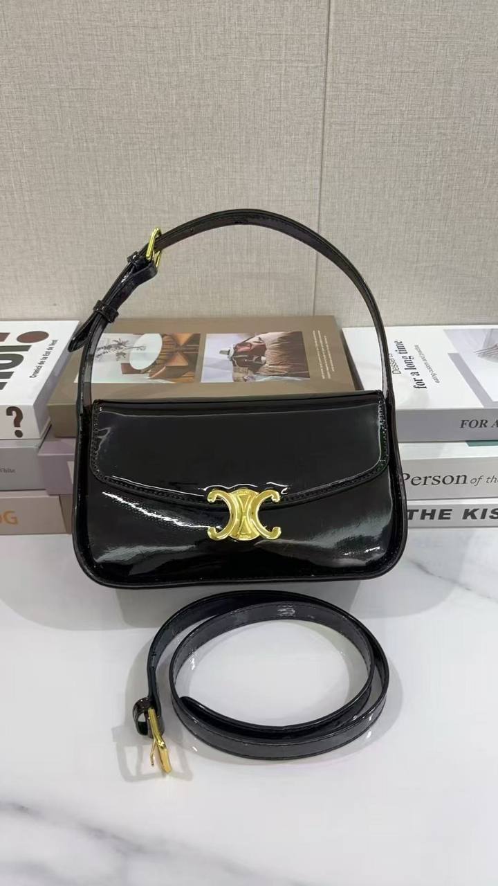 CELINE  
Best quality 

with box’s 
🎁🎁🎁

100 dhs✅
size 23CM

Zain290
♥️♥️♥️