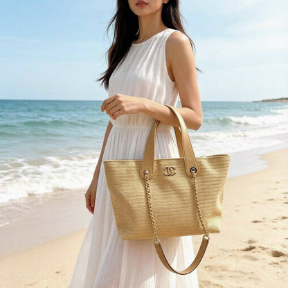 CHANEL 

BEACH BAG 

COPY ONE

 NEW CAME 

150 DHS🇦🇪🇦🇪
Zain295
♥️♥️♥️