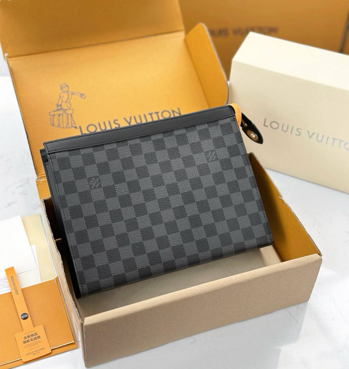 LOUIS VUITTON 

HAND BAG 
POUCH NEW 
CAME GOOD 
QUALITY WITH BOX

85 dhs🇦🇪🇦🇪🇦🇪

Zain39
Zain295
♥️♥️♥️