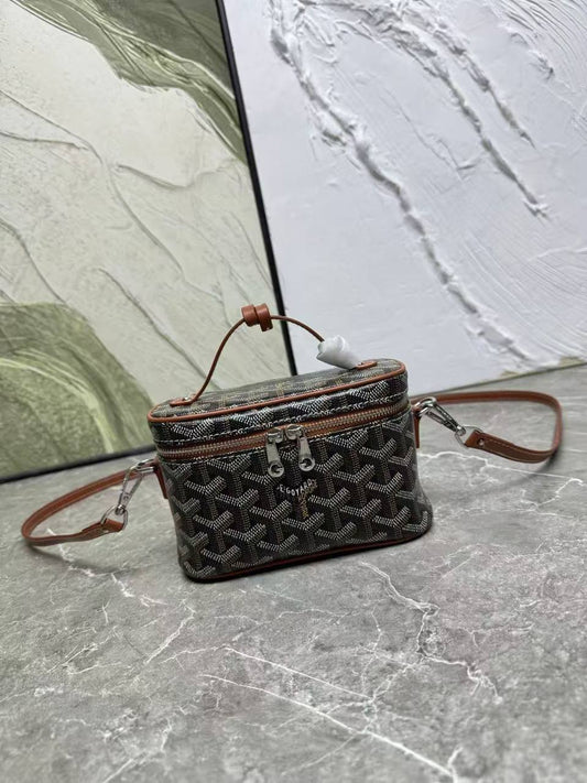 Goyard 
Master
230 dhs🪙💚

Zain131
♥️♥️♥️