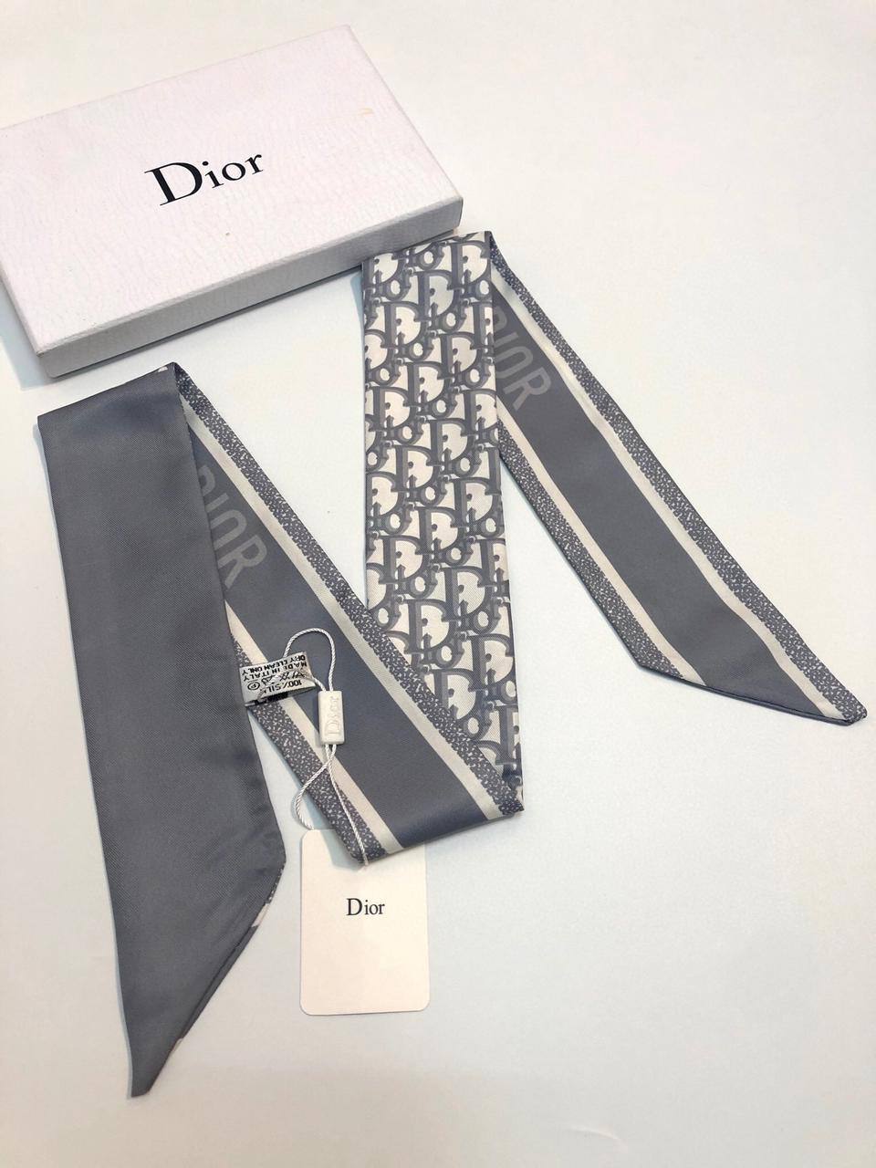 Silk Twilly Scarf 
Without box 🗃️ 
25 dhs✅

Zain231
♥️♥️♥️