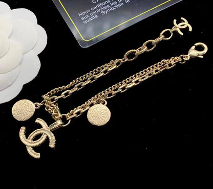 CHANEL ❤️‍🔥*
Bracelet 🐦‍🔥
Master quality 💯
With normal boxes 📦 
50 dhs🪙🌨️
With master box 🗃️ 
65 dhs🪙🌨️

Zain216
♥️♥️♥️