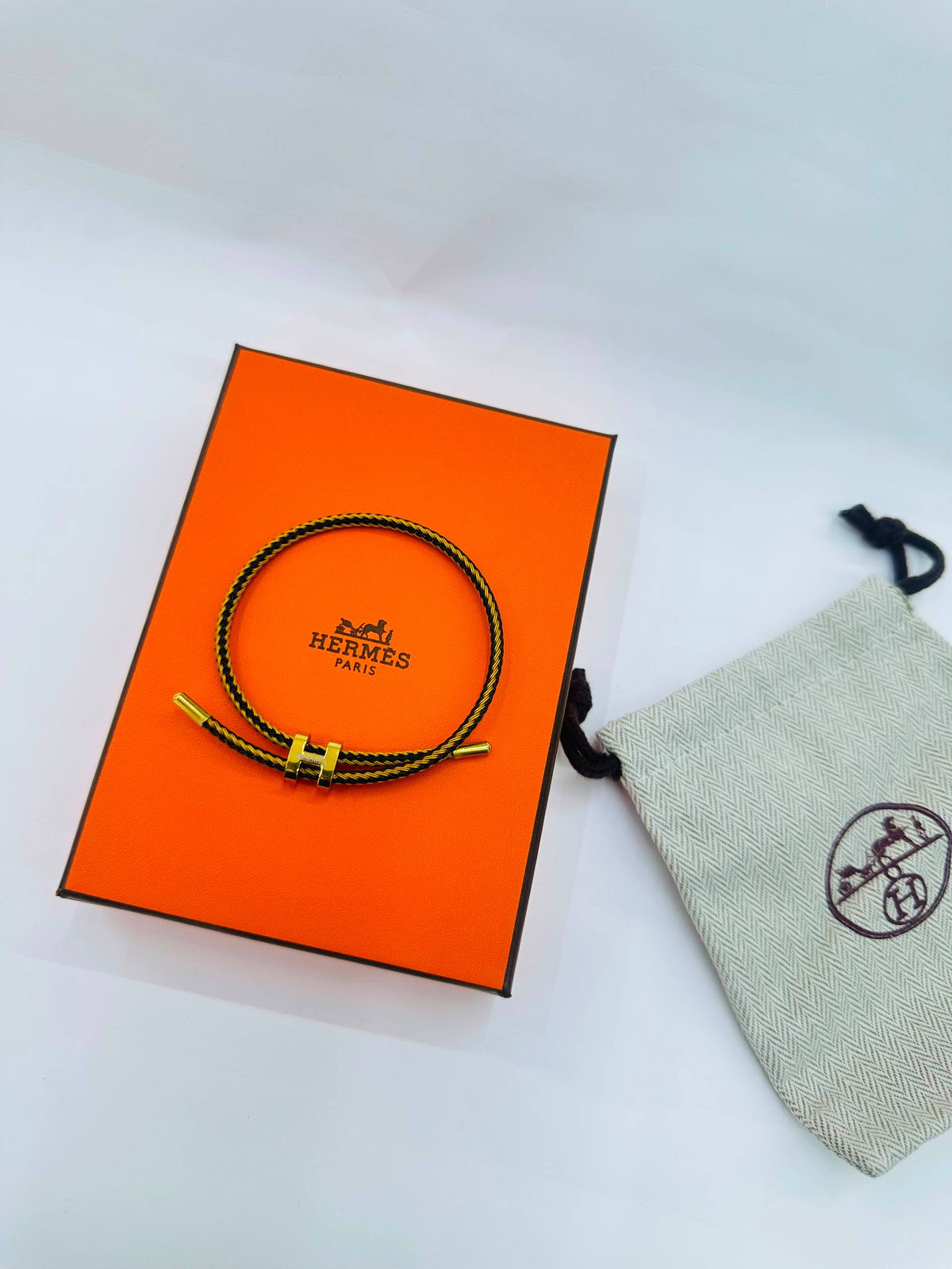 Hermes
Good quality 
Bracelet 
With black boxes
20 dhs🇦🇪🇦🇪

With normal boxes and 
Paper bag
30 dhs🇦🇪🇦🇪

With original boxes
40 dhs🇦🇪🇦🇪

Zain216
♥️♥️♥️