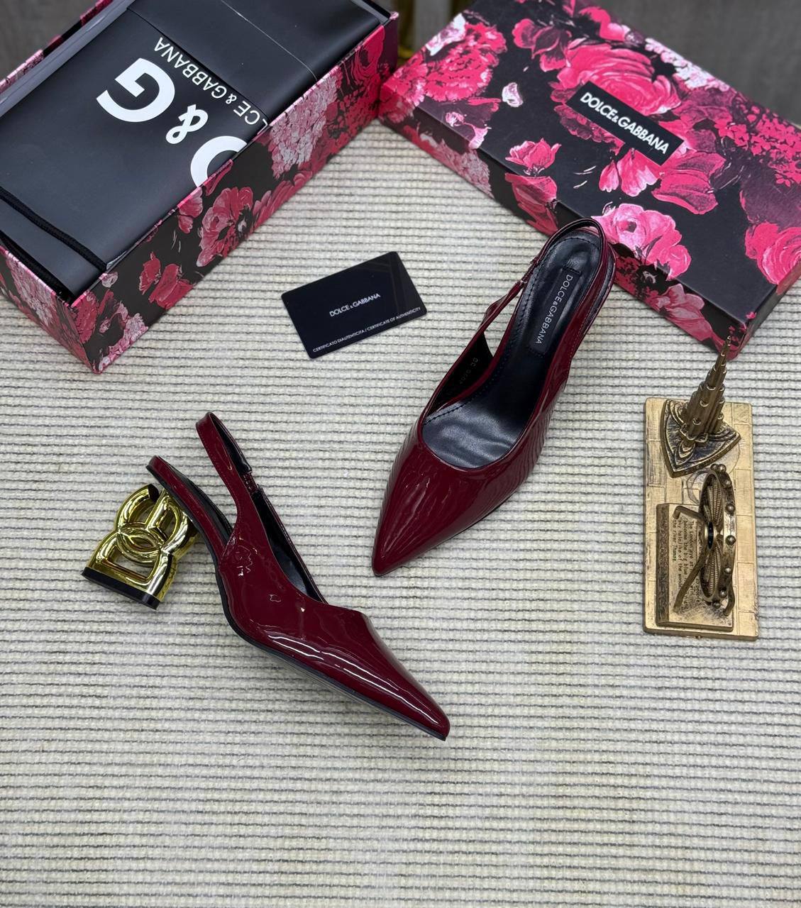 D&G

  Size  .  36.  to 41

120 dhs✅

Zain183
♥️♥️♥️