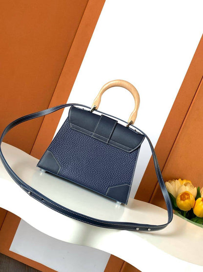 *Goyard Saigon Handbag✅*
*Size 20cm*
For Price 👇 WTSP Text Zain 0568585901

Zain274
♥️♥️♥️