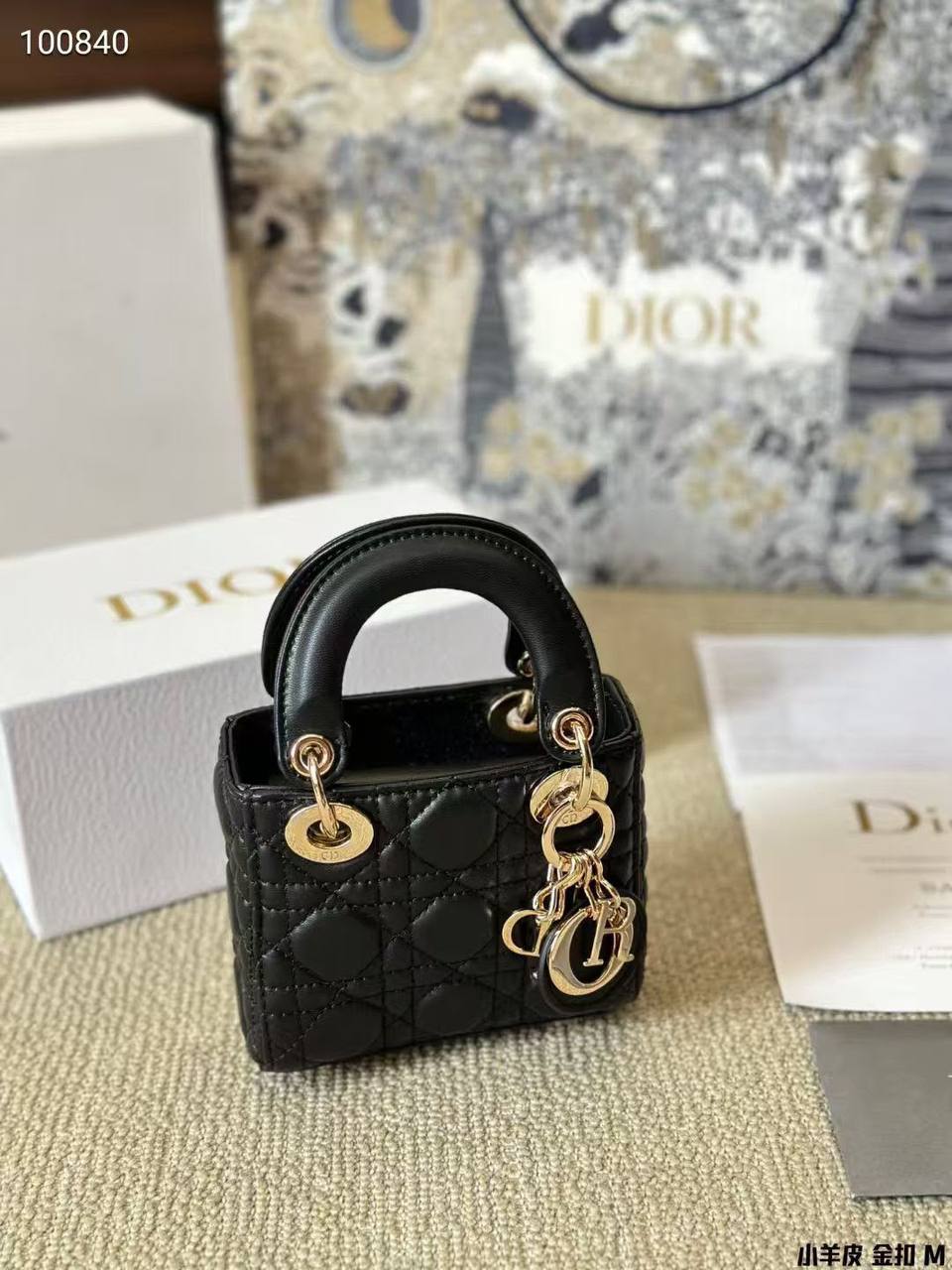 DIOR MICRO BAG 
Master✅✅
13CM 
230 dhs🇦🇪🇦🇪
WITH BOX 

Zain131
♥️♥️♥️