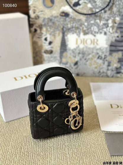 DIOR MICRO BAG 
Master✅✅
13CM 
230 dhs🇦🇪🇦🇪
WITH BOX 

Zain131
♥️♥️♥️