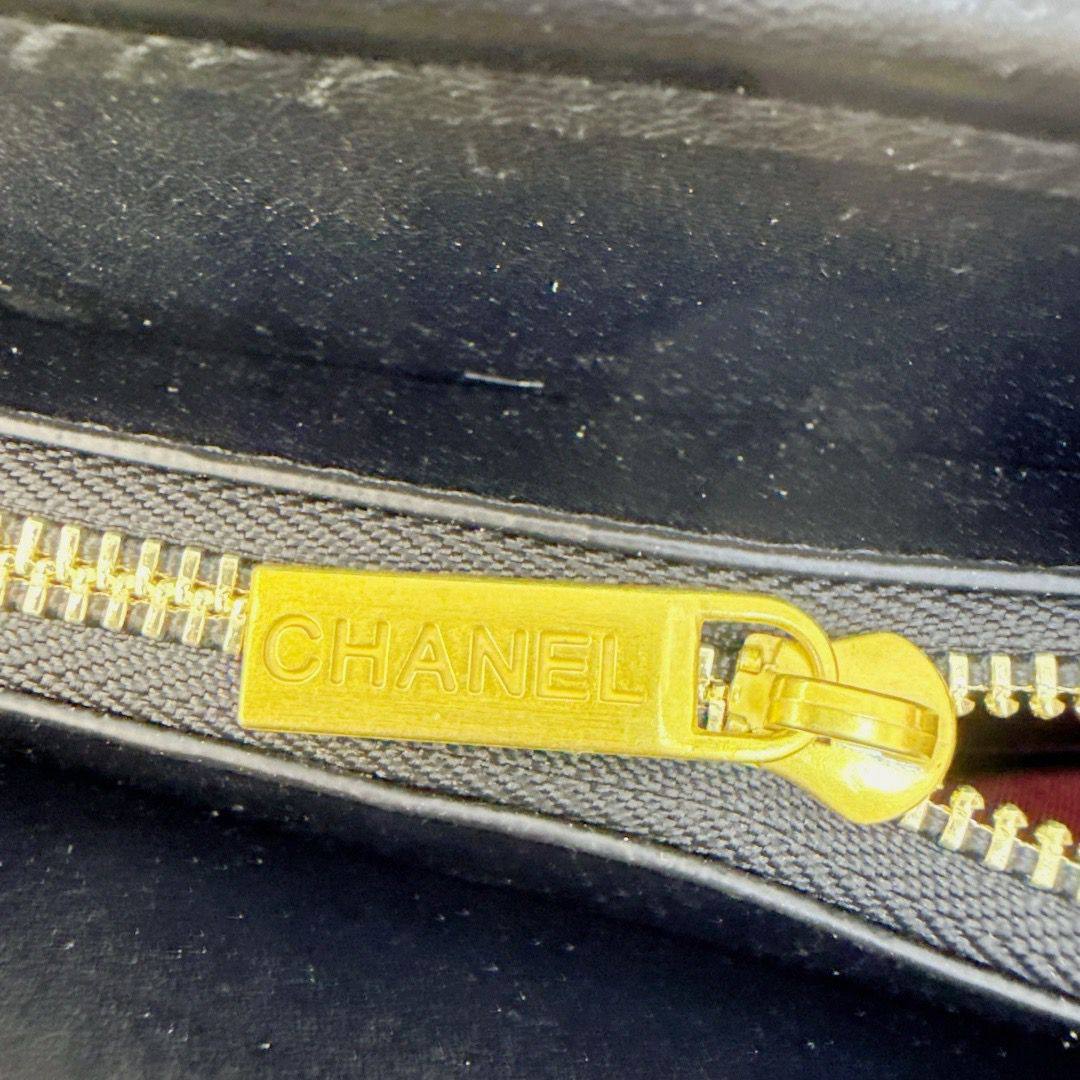 CHANEL ᴅᴇᴀᴜᴠɪʟʟᴇ ᴛᴏᴛᴇ
ɢᴏʟᴅ ʜᴀʀᴅᴡᴀʀᴇ ʟᴏɢᴏ
ᴄᴀʟғsᴋɪɴ ʟᴇᴀᴛʜᴇʀ ᴍᴀᴛᴇʀɪᴀʟ
sɪᴢᴇ: 33.5 cm

80 dhs💓

Zain31
♥️♥️♥️