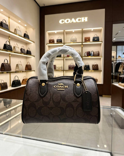 Coach
100 dhs🇦🇪🇦🇪
with box
Size:17/12/10

Zain07
♥️♥️♥️
