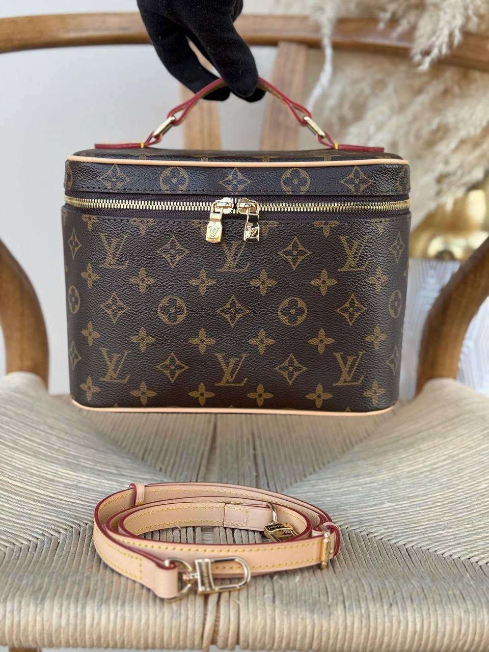 LV
15cm
320 dhs✅
24cm
370 dhs✅
30cm
420 dhs✅
Top quality 
With box🎁

Zain167
♥️♥️♥️