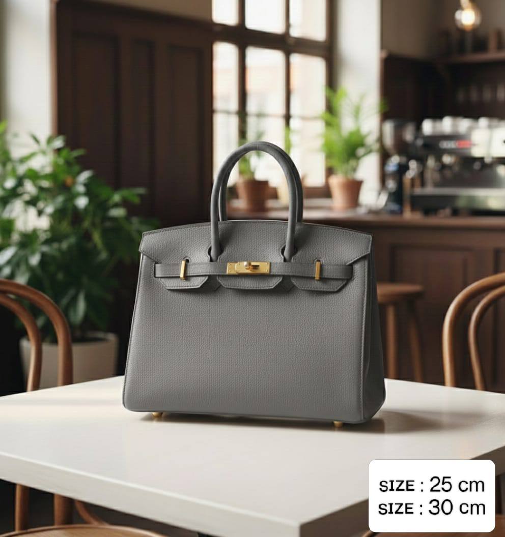 HERMES ʙɪʀᴋɪɴs
ᴍᴀᴛᴛᴇʀ ʟᴇᴀᴛʜᴇʀ
ɢᴏʟᴅ ʜᴀʀᴅᴡᴀʀᴇ

sɪᴢᴇ 25 cm PRICE: *110 ᴅʜs* 🪙🌨️

sɪᴢᴇ 30 cm PRICE: *115 ᴅʜs*🪙🌨️ 

Zain31
♥️♥️♥️