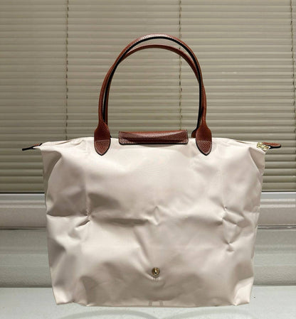 LONG CHAMP
 NEW CAME HIGH QUALITY 
BIG SIZE 
90 dhs✅

Zain39
♥️♥️♥️